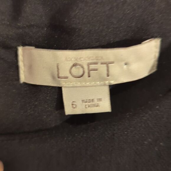 Ann Taylor Loft sheath dress. Sheath dresses are form-fitting, straight-cut - Picture 3 of 5